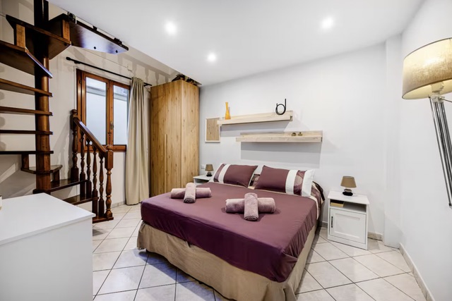 Two Connected Rooms · Via degli Alfani · 1 Min from the Duomo