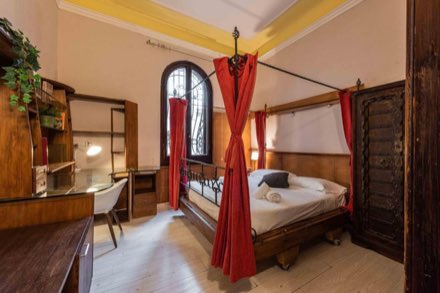 Double bed · single use · Piazza della Libertà · Room 2