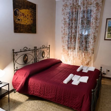 Entire 135 m² Apartment · 4 Double Bedrooms · Via Donizetti · 4 min from Polimoda