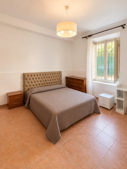 Large Room with Private Bathroom · Via San Zanobi · Historic Centre