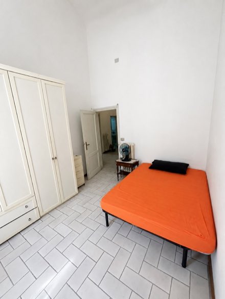 Room in a Flat with a 200 m² Private Garden · Via Passavanti · Le Cure