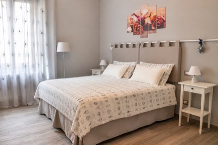 Renovated Two-Bedroom Flat, 60 m² · Via Cittadella · 6 Min from the Station