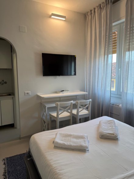Renovated Studio with Sofa Bed · Via dello Sprone · Steps from Ponte Vecchio and Palazzo Pitti