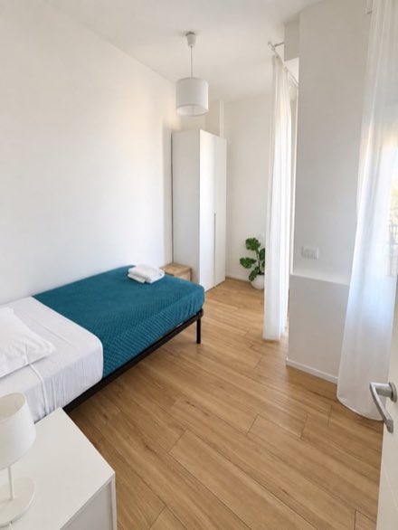 Room with Balcony and French Bed · Via Alamanni 35 · Steps from Santa Maria Novella