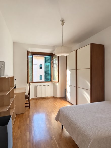 Bright 16 m² Room with Parquet · Between Polimoda, Novoli and the Station · Girls Only